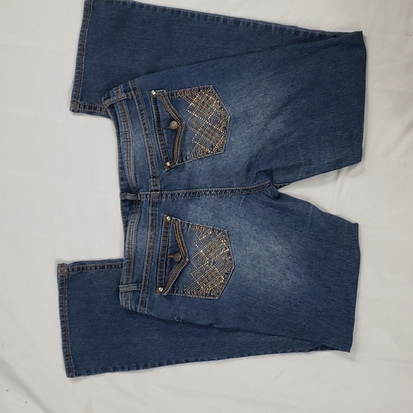 LEI -Ashley' low-rise Bootcut stretchy jeans - Picture 5 of 11